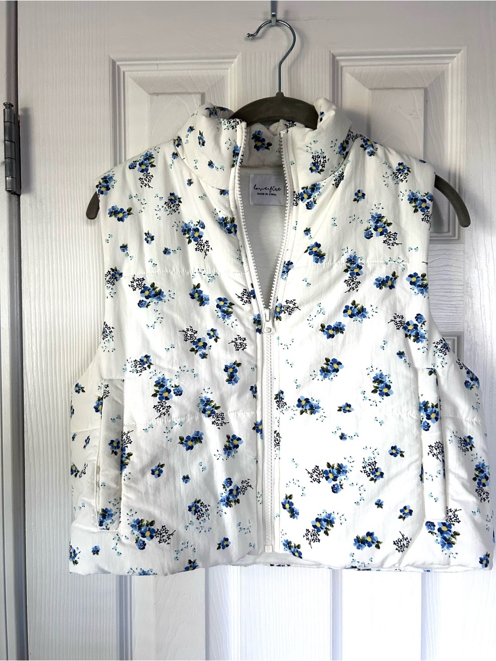 Love Fire Floral Puffer Vest Size Small White Blue Flower Print